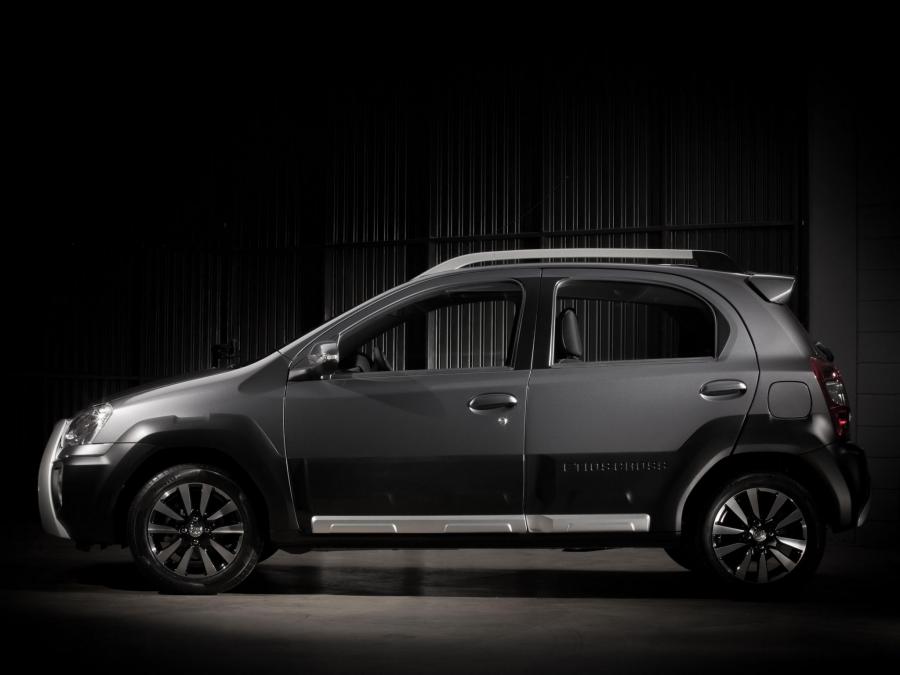  Toyota Etios Cross 2013 года  (фото 15 из 20)